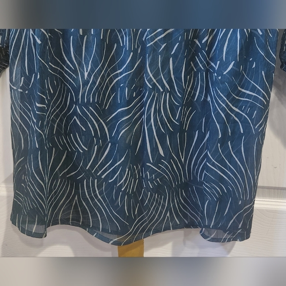 Liz Lange Maternity teal sheer blouse with gold attached belt size Large - Picture 8 of 9